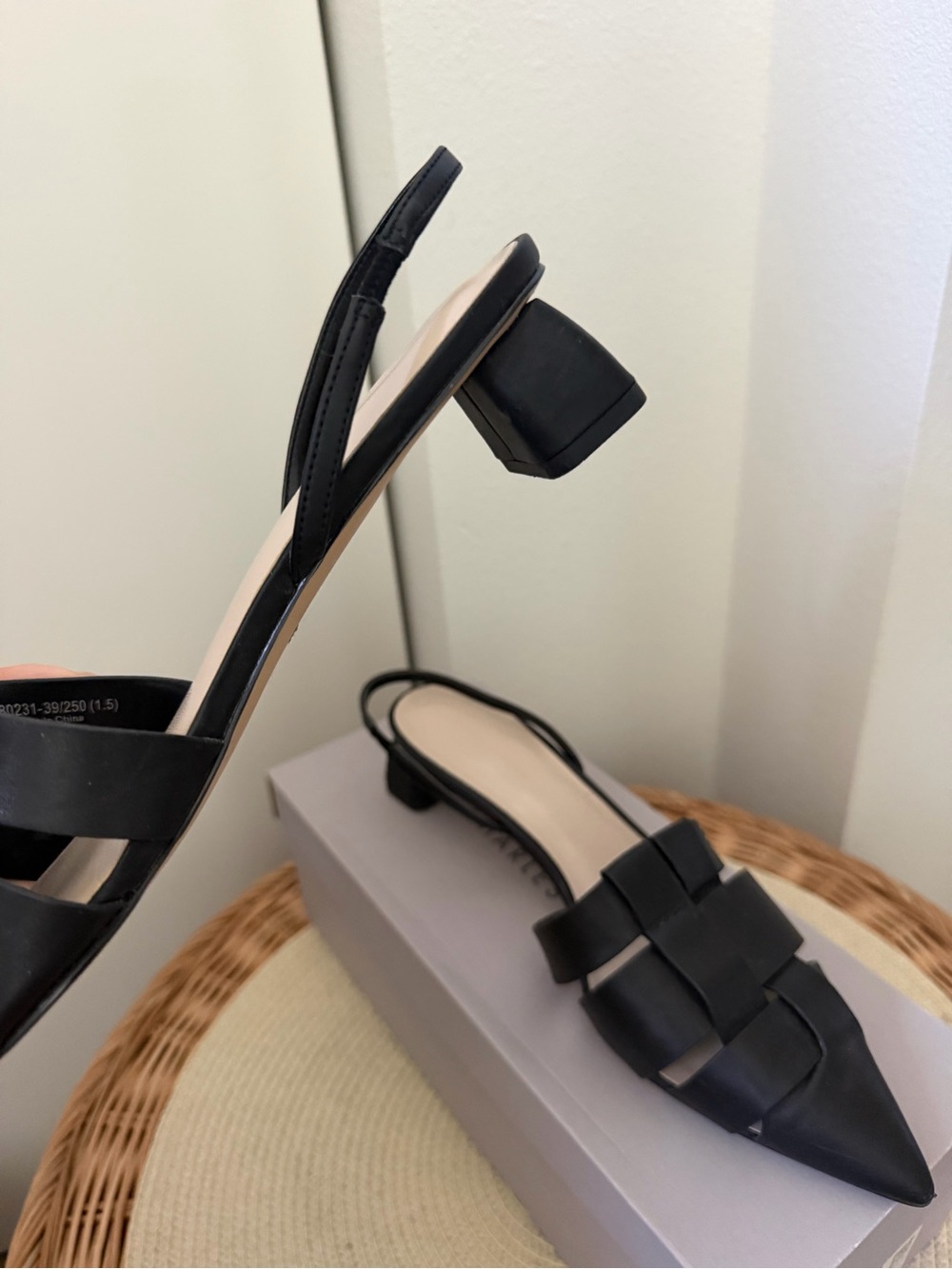 Charles & Keith Black Woven Pointed Slingback Flats Size 39 - Picture 2 of 6
